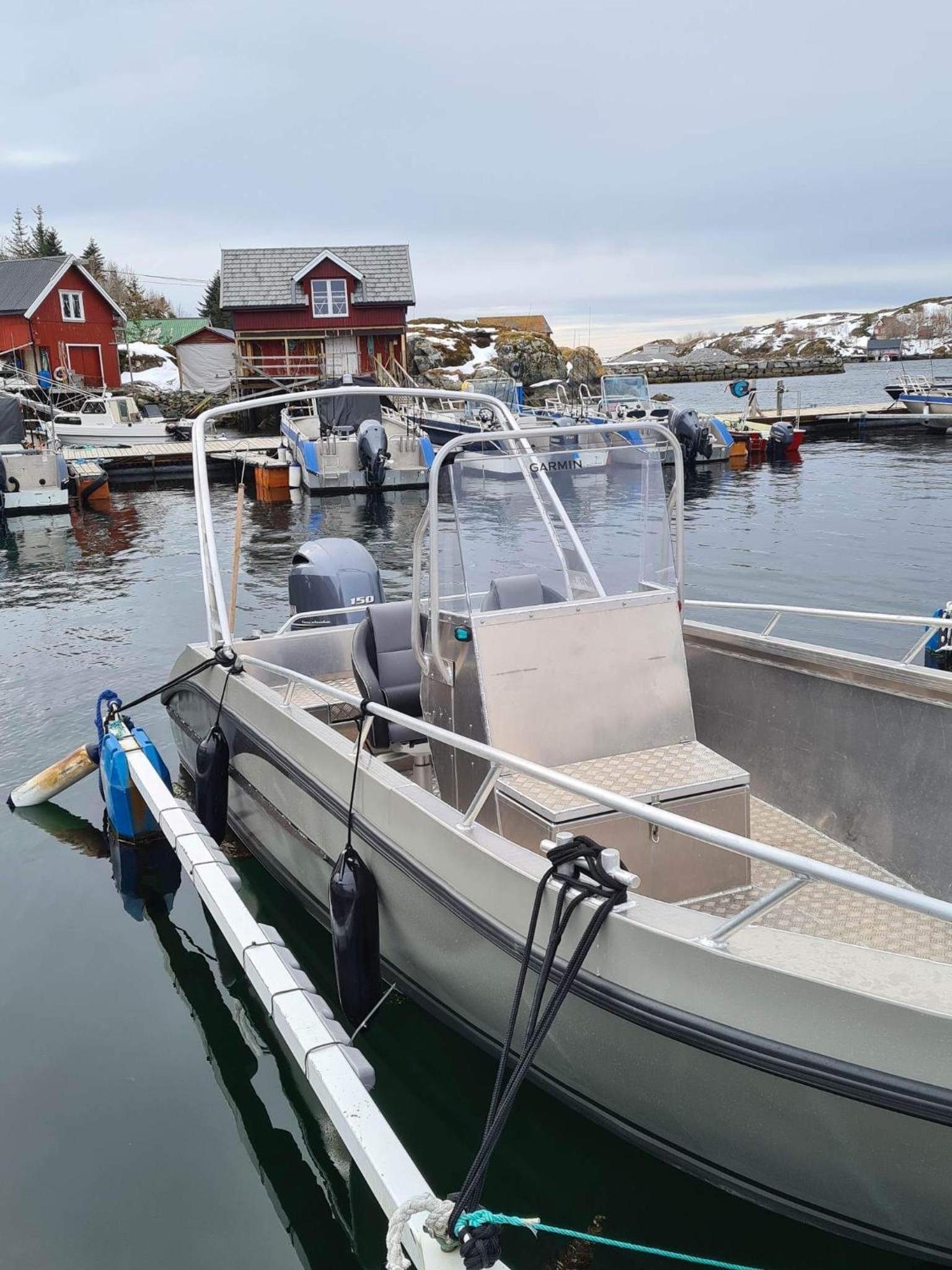Feriehus nær sjøen på Kvenvær