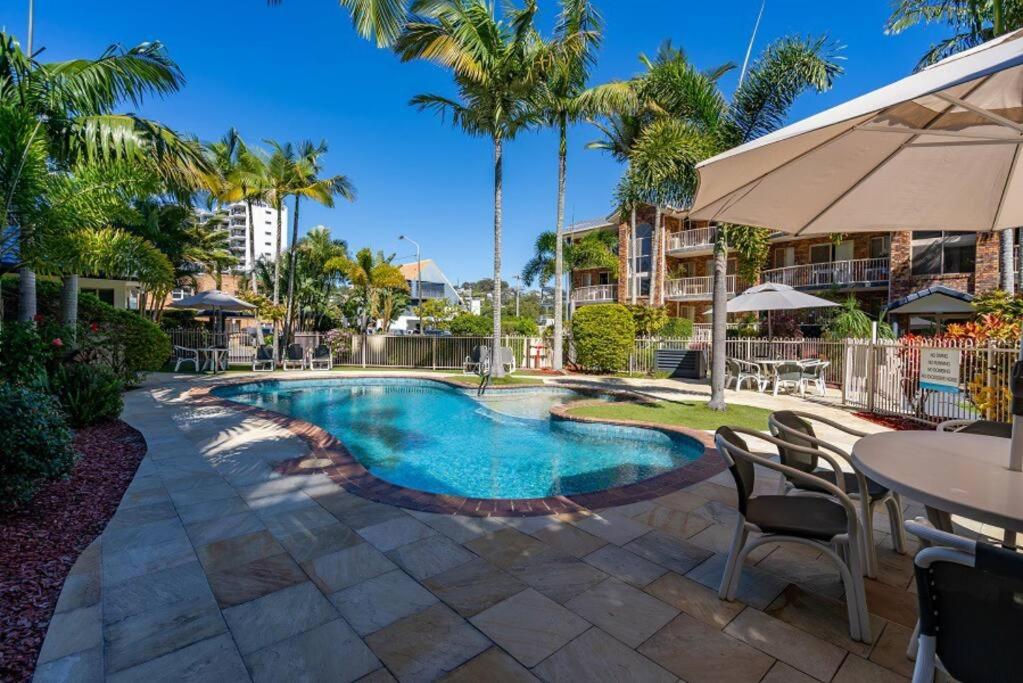 Burleigh Beach Apartment - Self Catering
