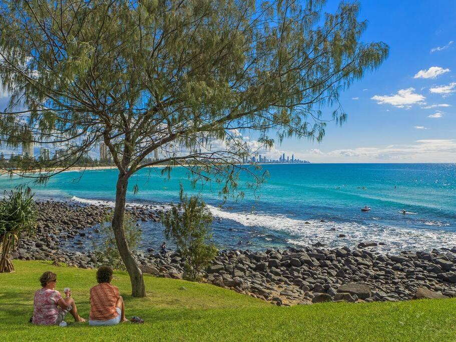 Burleigh Beach Apartment - Self Catering