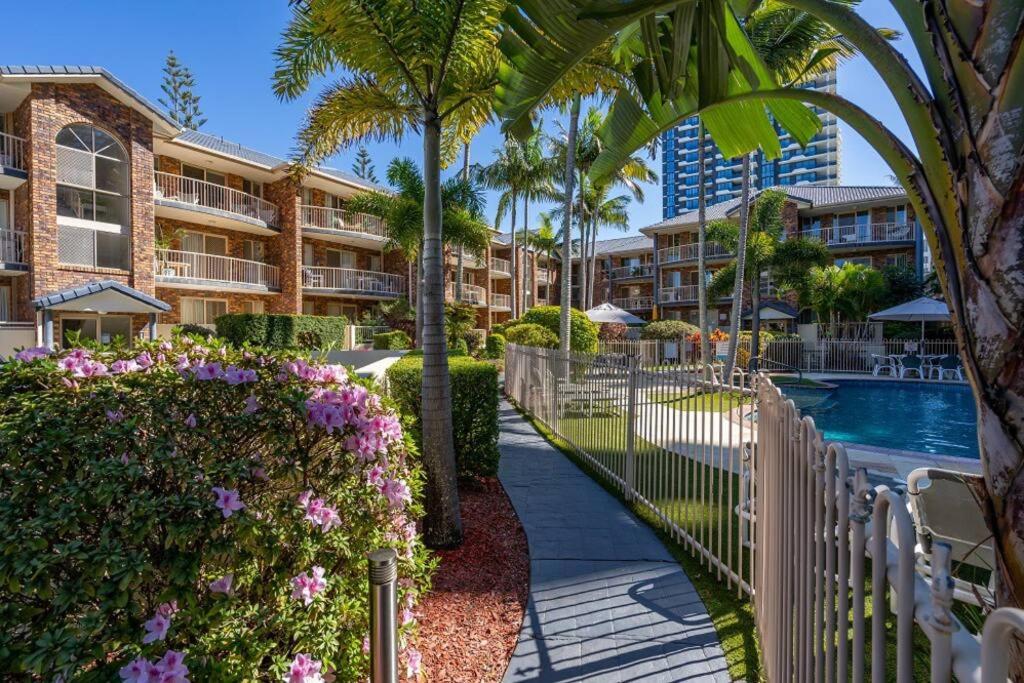 Burleigh Beach Apartment - Self Catering