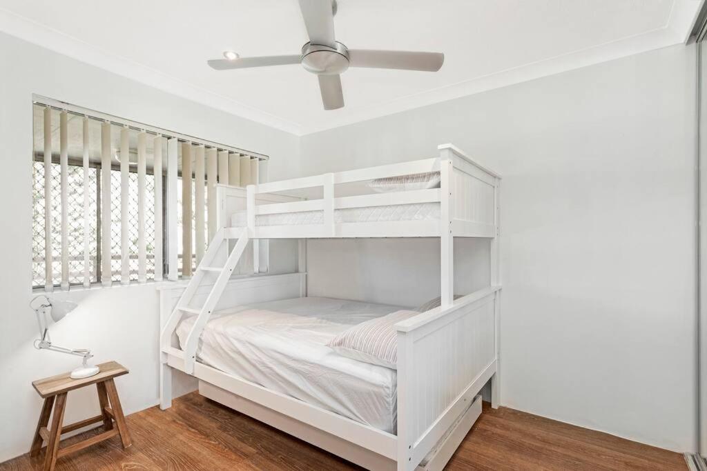 Burleigh Beach Apartment - Self Catering
