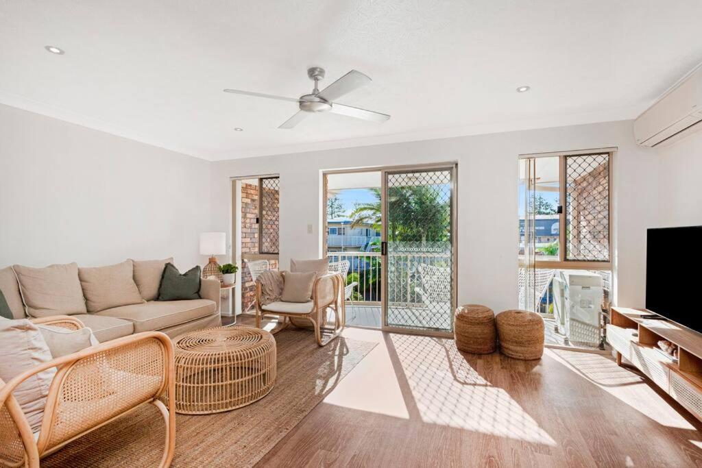 Burleigh Beach Apartment - Self Catering