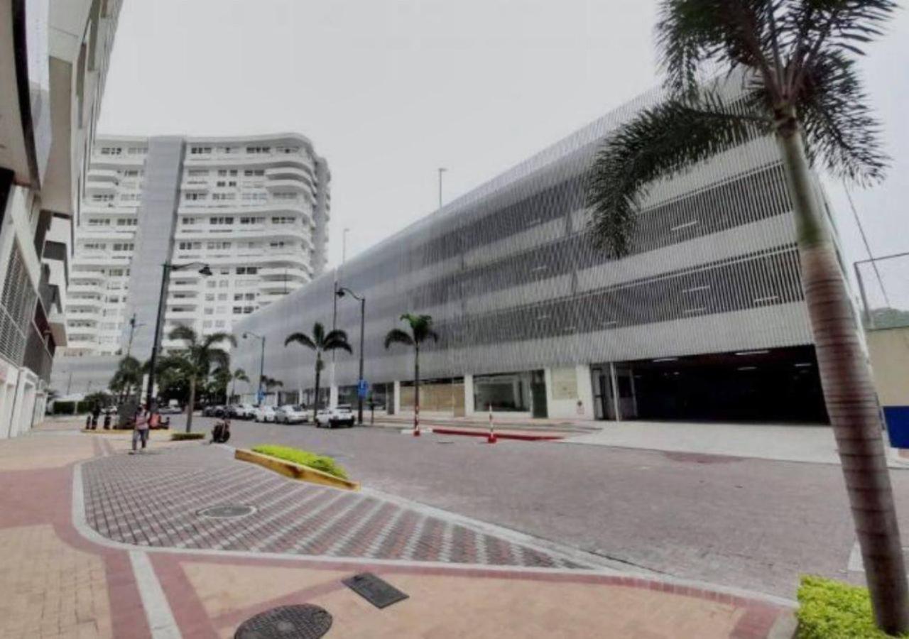 Penthouse en piso alto con vista al río, Guayaquil + PARQUEO view 4