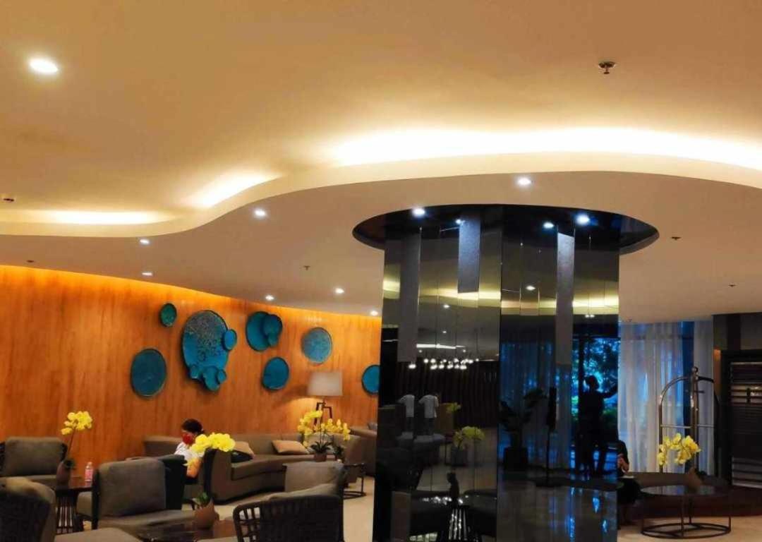 Condominium Staycation Near MOA & Airport view 5