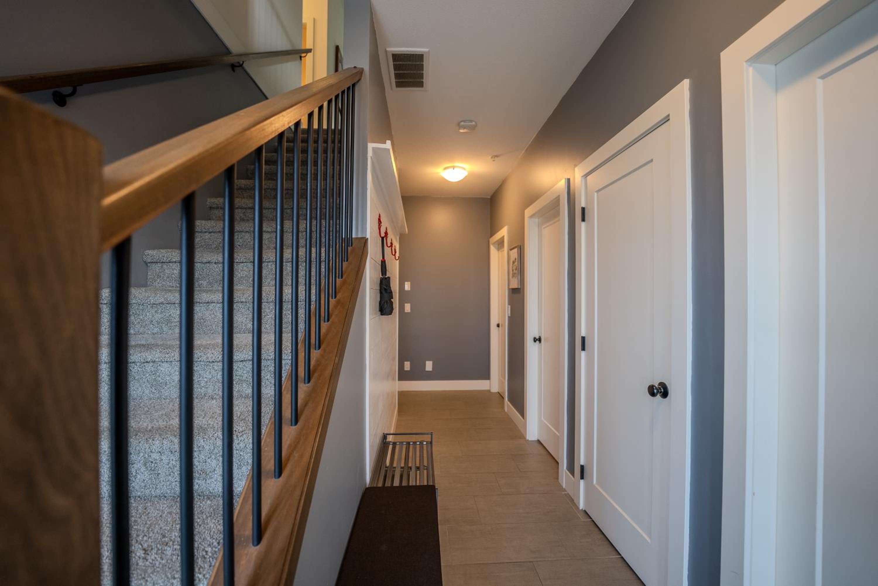 Mountain Retreat with Views, Hot Tub, Games & AC