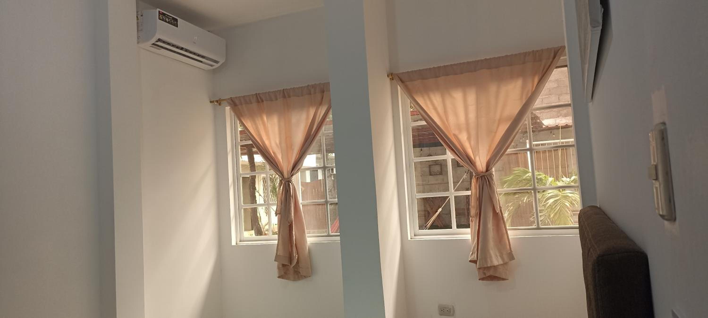 Teresita's House Suites con cocina privada , ideal para parejas, AC, wifi agua caliente, cerca del aeropuerto, a pocos pasos del malecón San Cristóbal