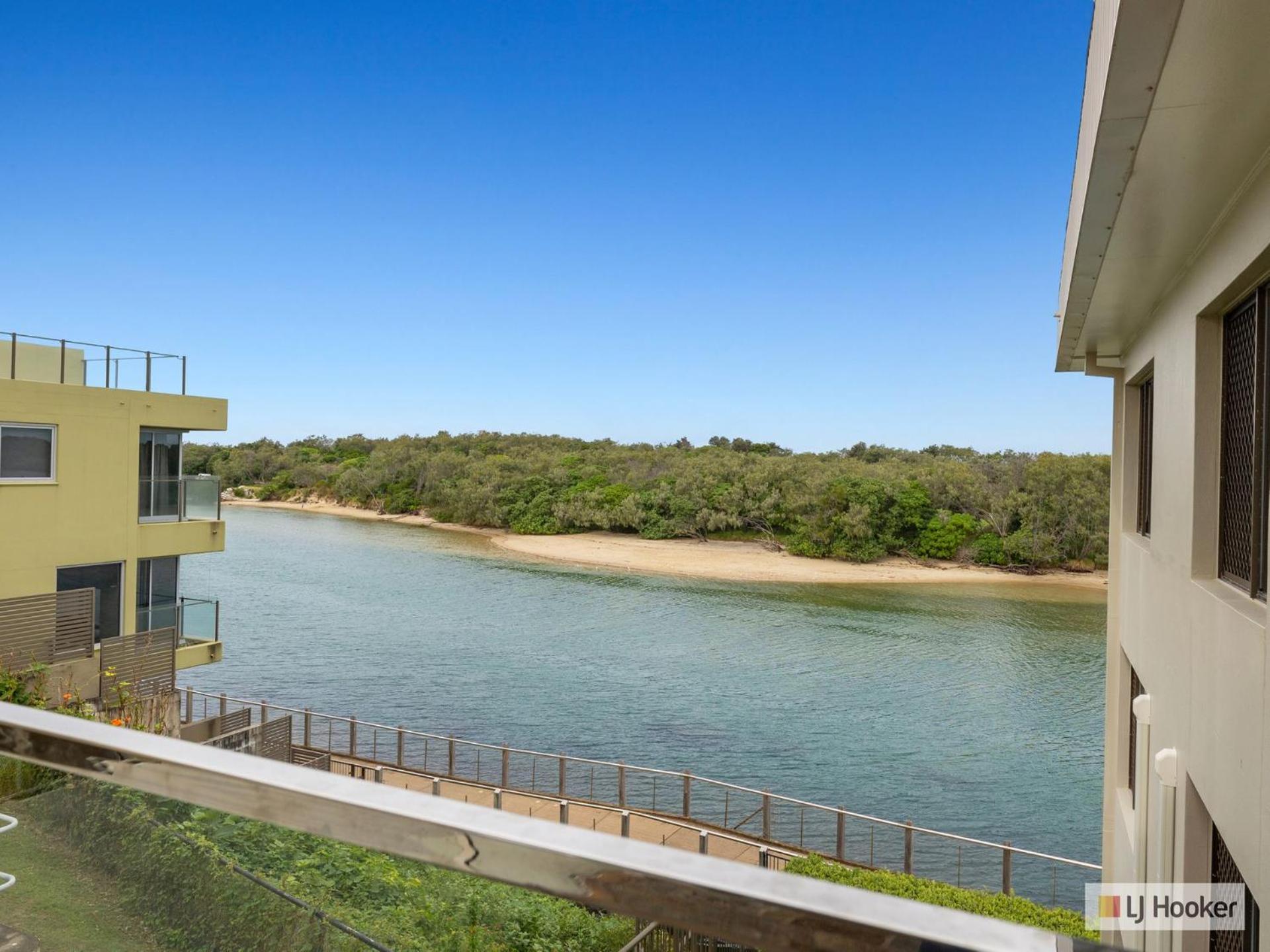 Coastal Creekfront with Pontoon Access