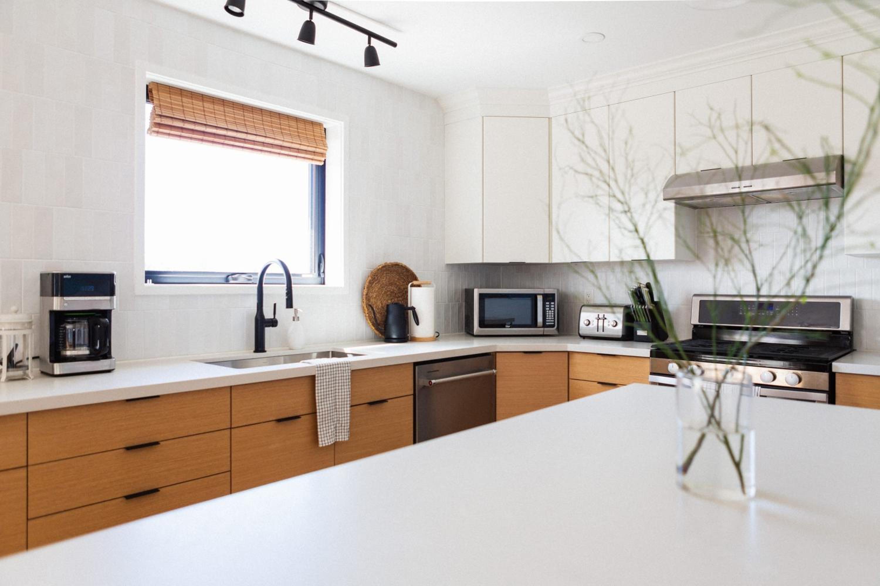 Old Milford - Modern Home 5 Minutes from Picton