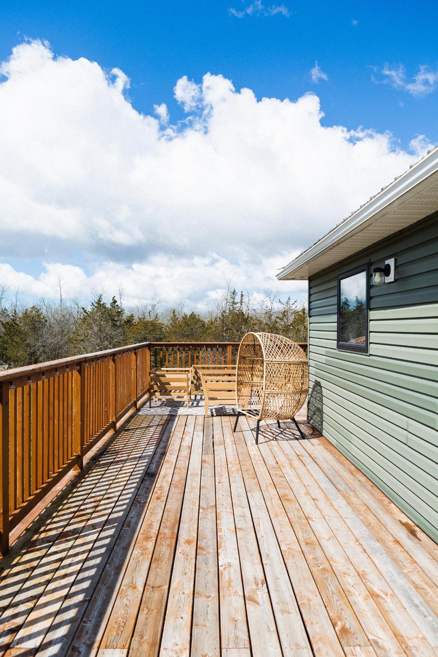 Old Milford - Modern Home 5 Minutes from Picton