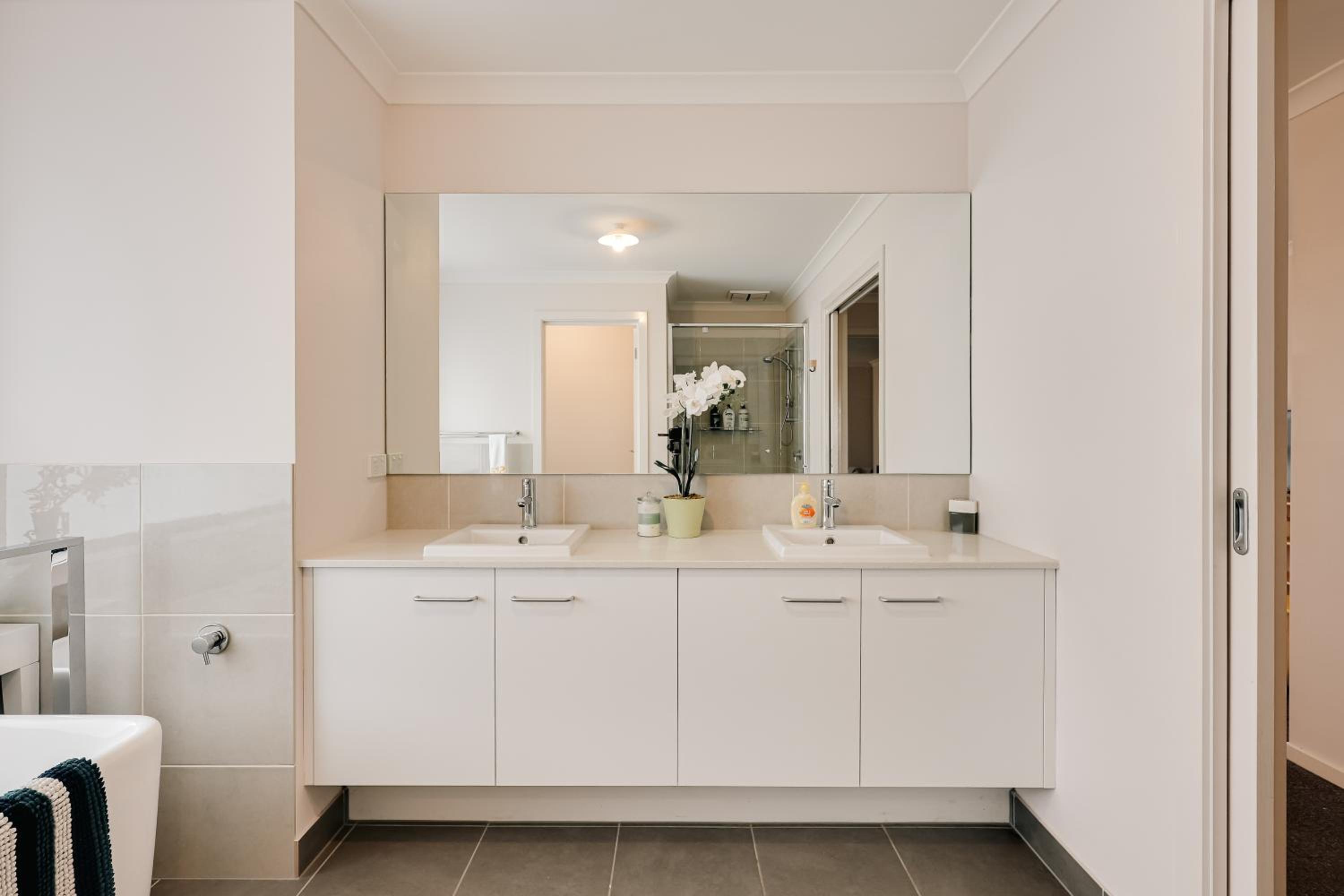 StayAU 5BR Contemporary Getaway Point Cook