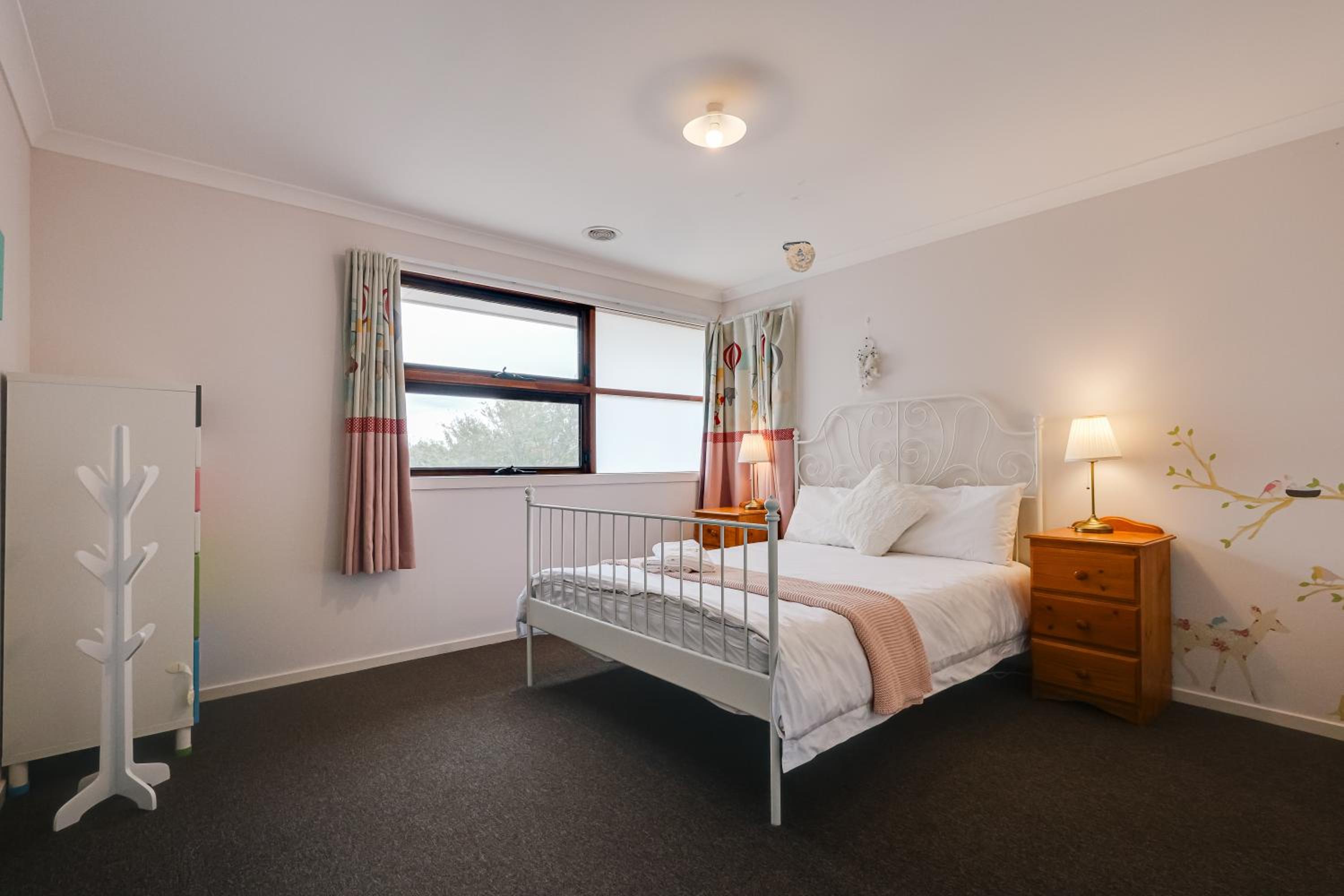 StayAU 5BR Contemporary Getaway Point Cook