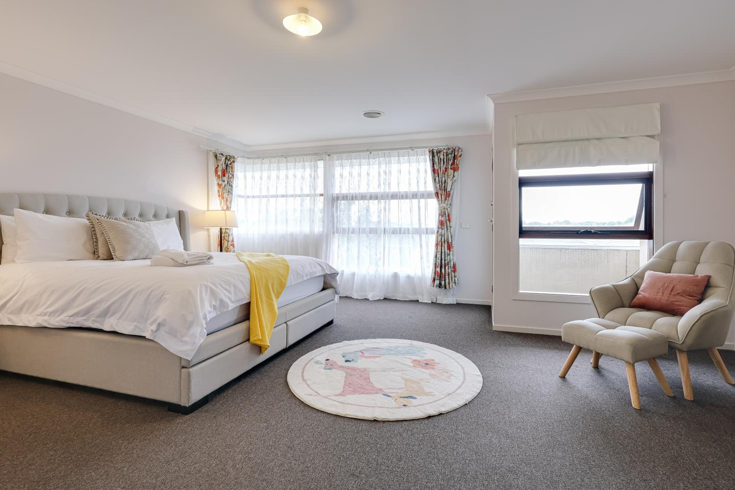 StayAU 5BR Contemporary Getaway Point Cook
