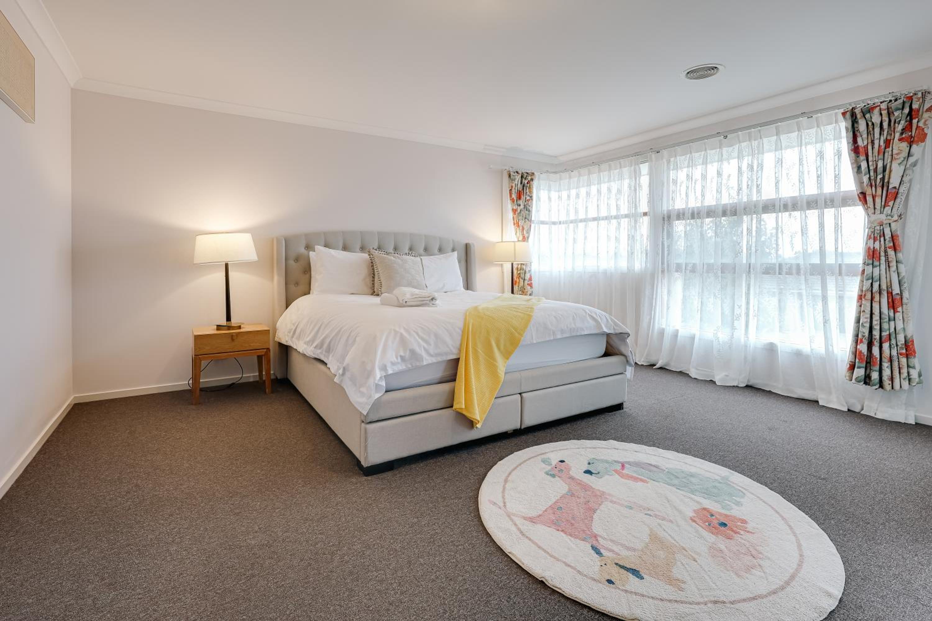 StayAU 5BR Contemporary Getaway Point Cook