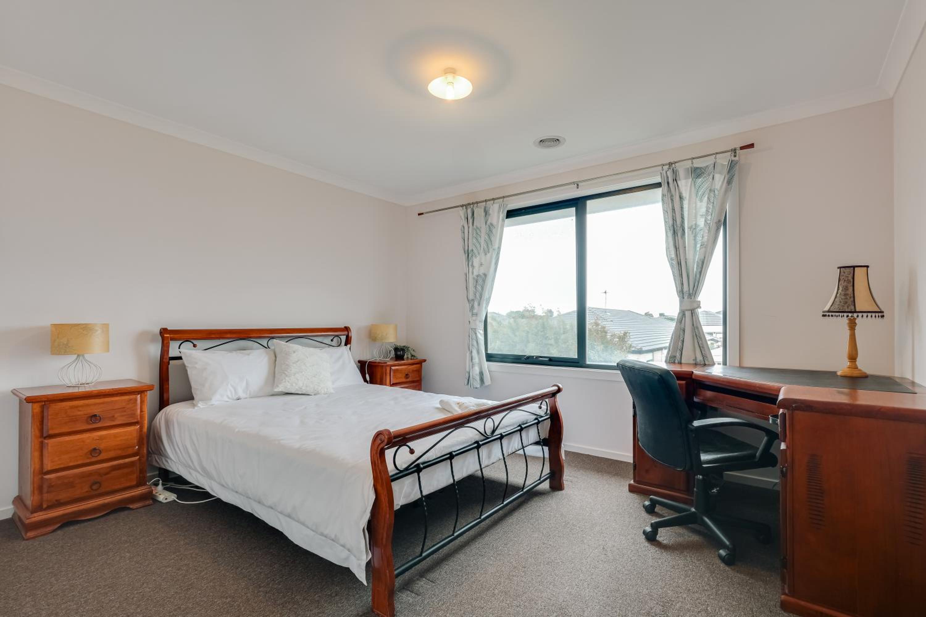 StayAU 5BR Contemporary Getaway Point Cook