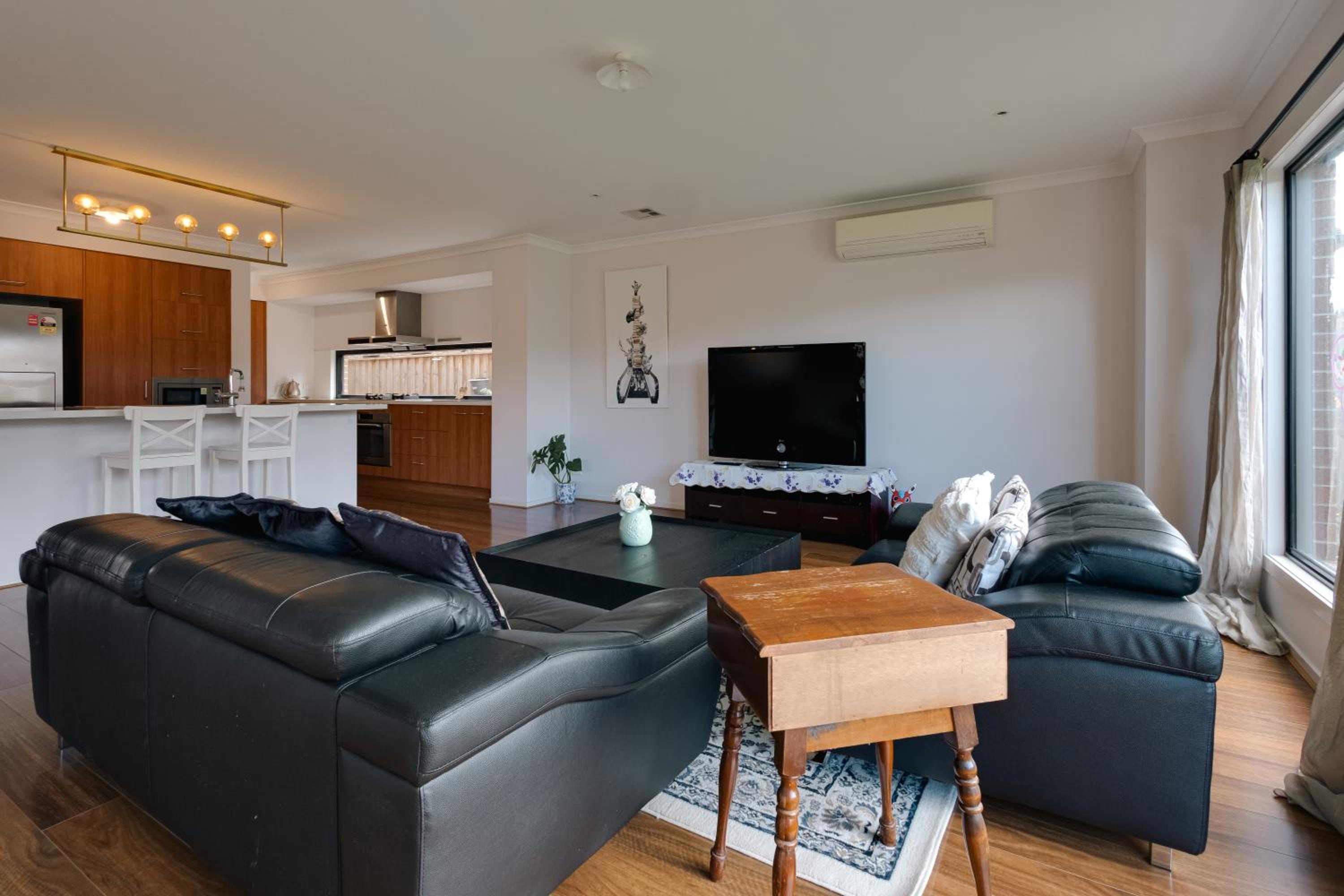 StayAU 5BR Contemporary Getaway Point Cook