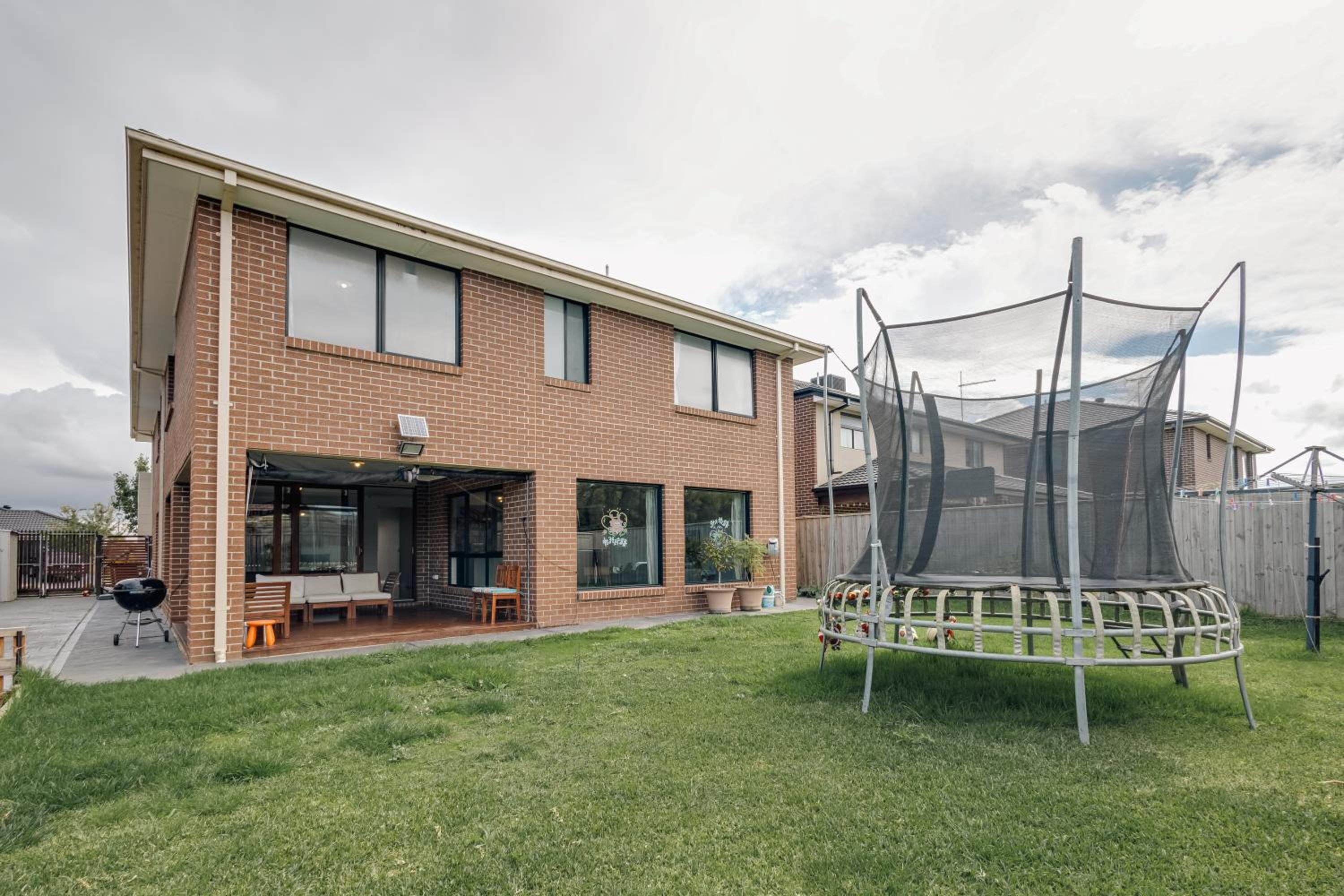 StayAU 5BR Contemporary Getaway Point Cook