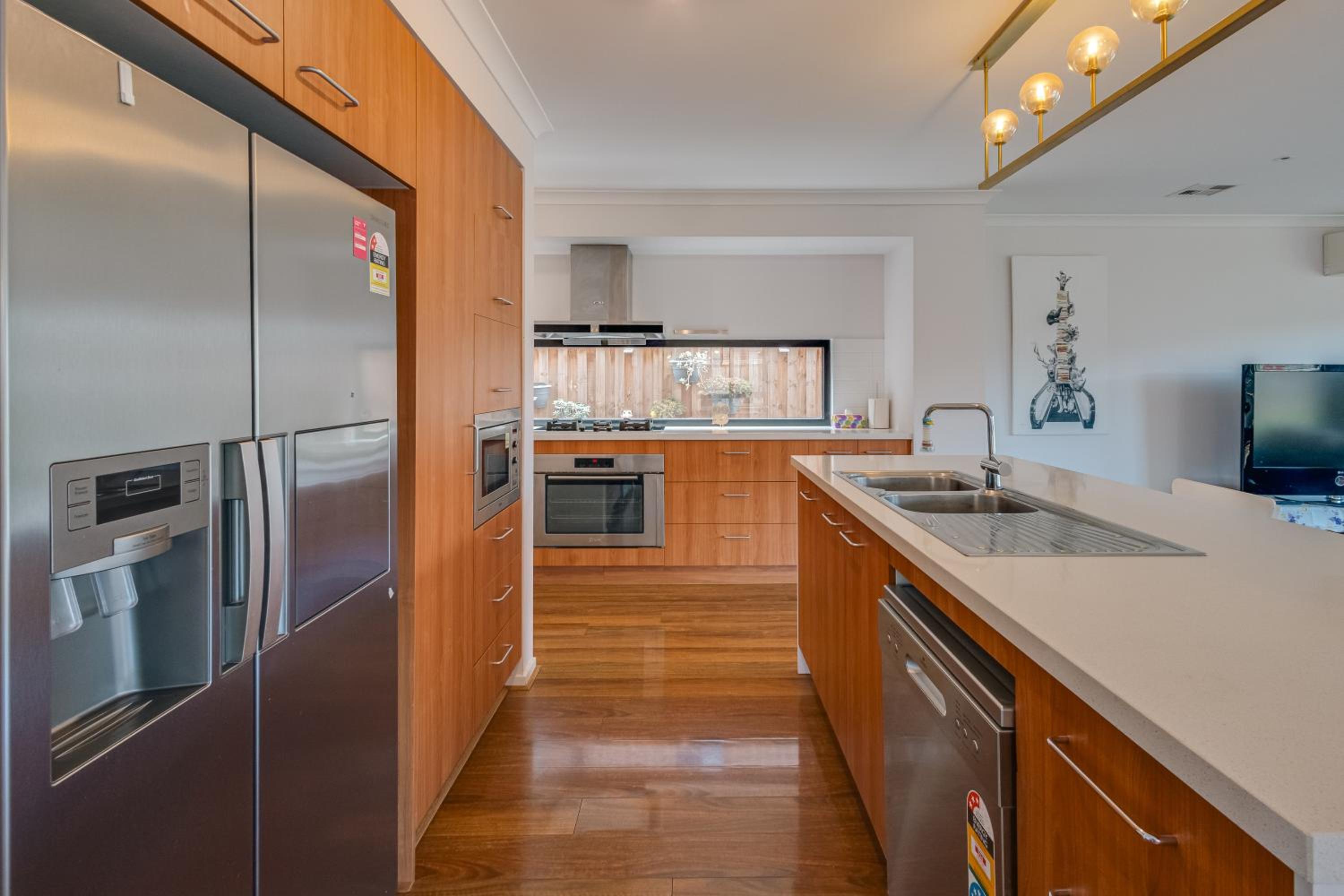 StayAU 5BR Contemporary Getaway Point Cook