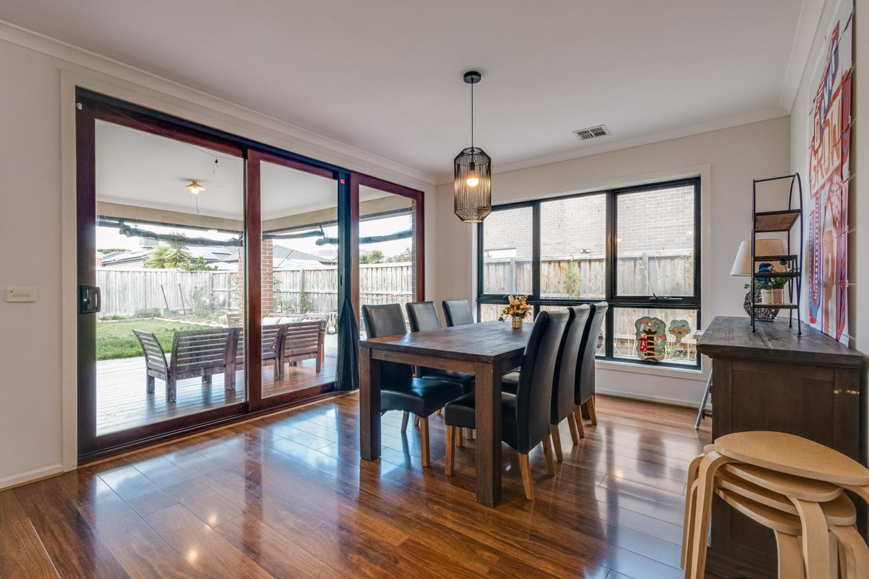 StayAU 5BR Contemporary Getaway Point Cook