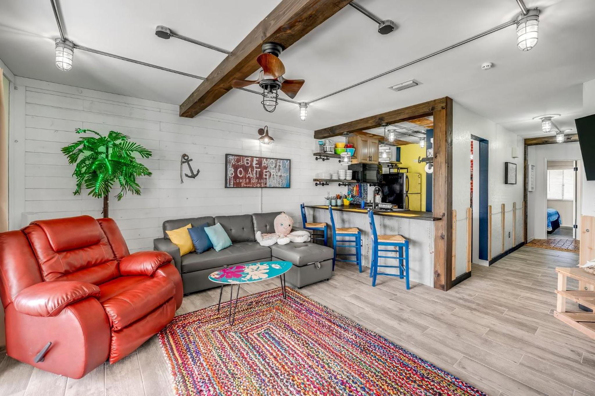 The Beachy Boater at St Thomas Square #305 by Nautical Properties view 4