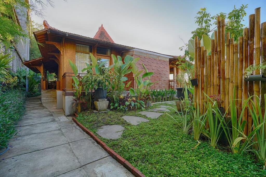 Villa Madura - new 3 BR Villa w/ rice paddy view