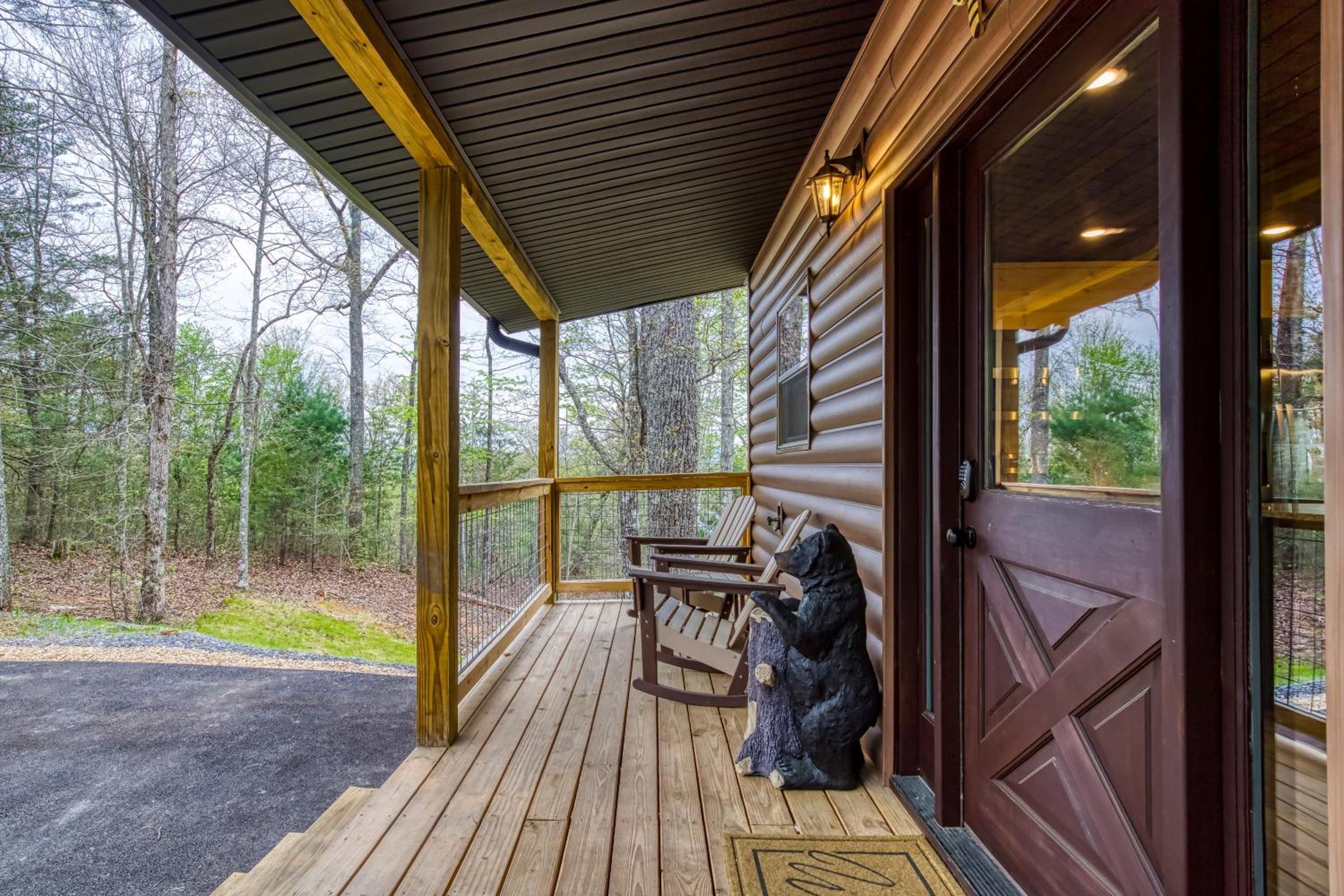 Adventure Splash - Smoky Mountain Retreats Cabins with Private Indoor Pool, Hot Tubs & Fun!