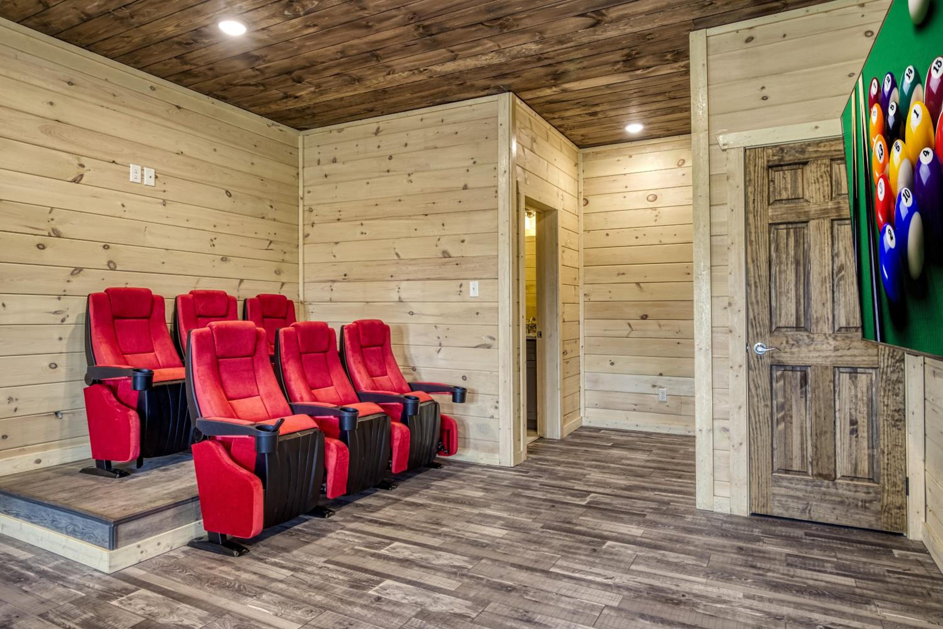 Adventure Splash - Smoky Mountain Retreats Cabins with Private Indoor Pool, Hot Tubs & Fun!
