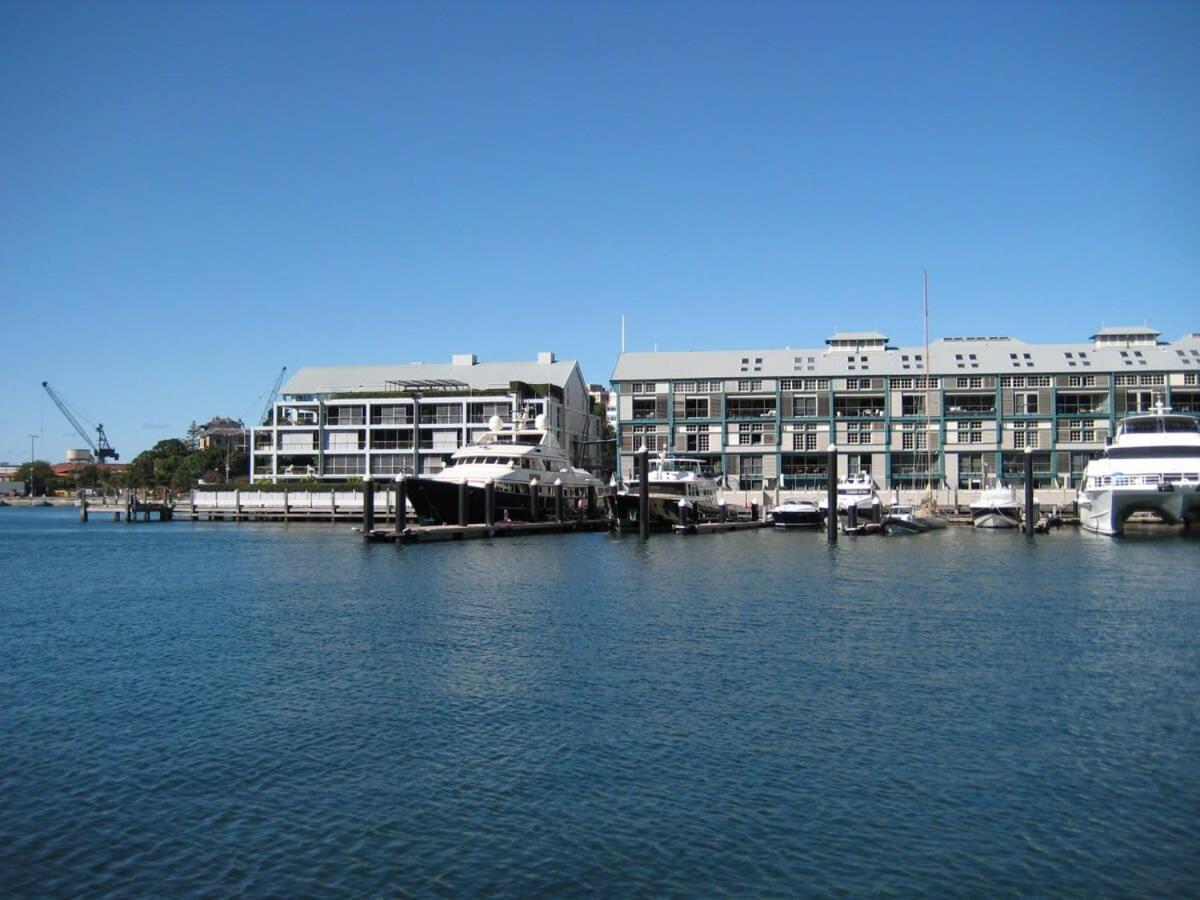 King Size Studio With Water View Walk To The City