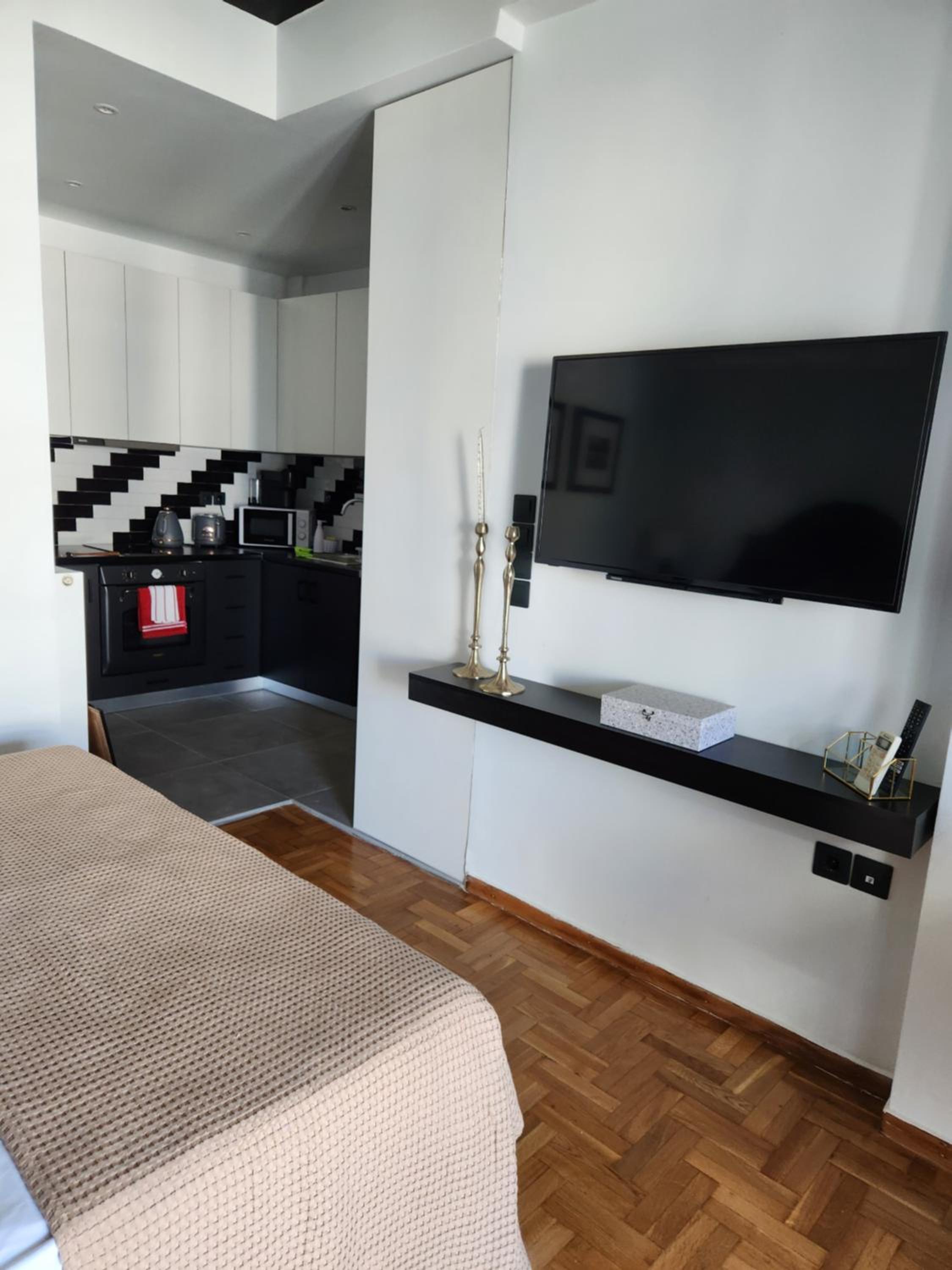 Bachelor Penthouse with Roof Garden access, 15 m walk to Acropolis