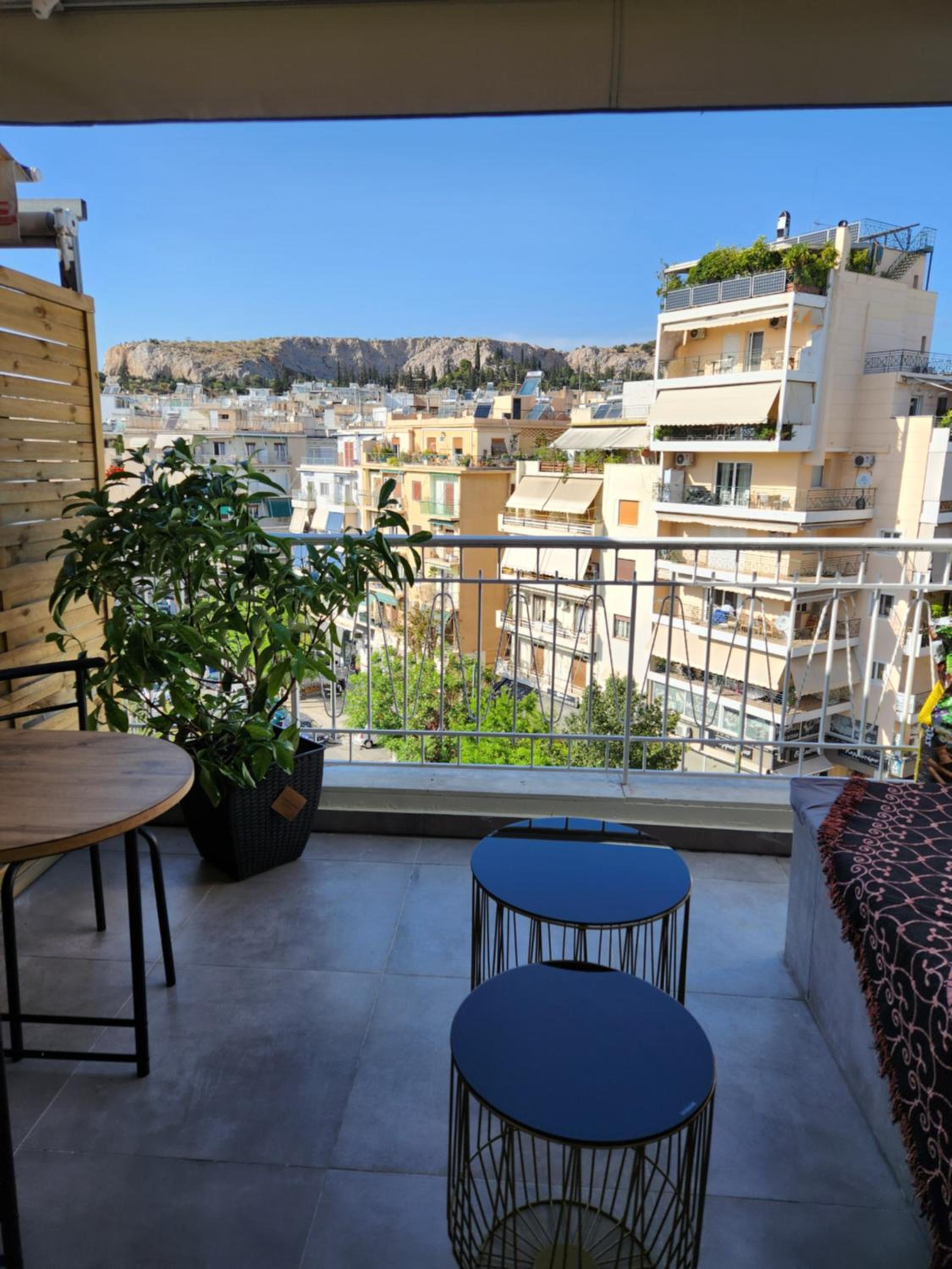 Bachelor Penthouse with Roof Garden access, 15 m walk to Acropolis