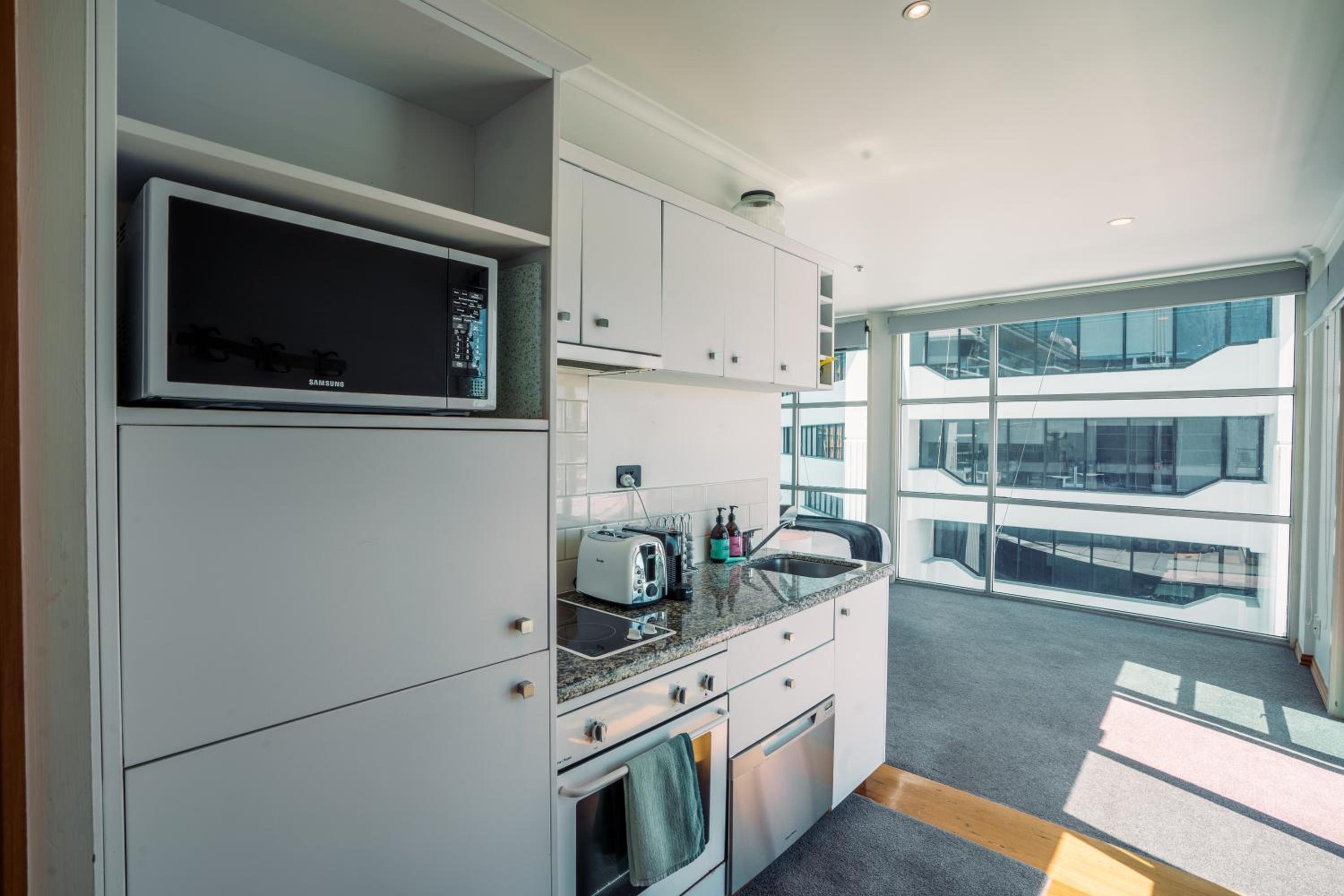 Chic Princes Wharf Studio - City View - Parking view 2