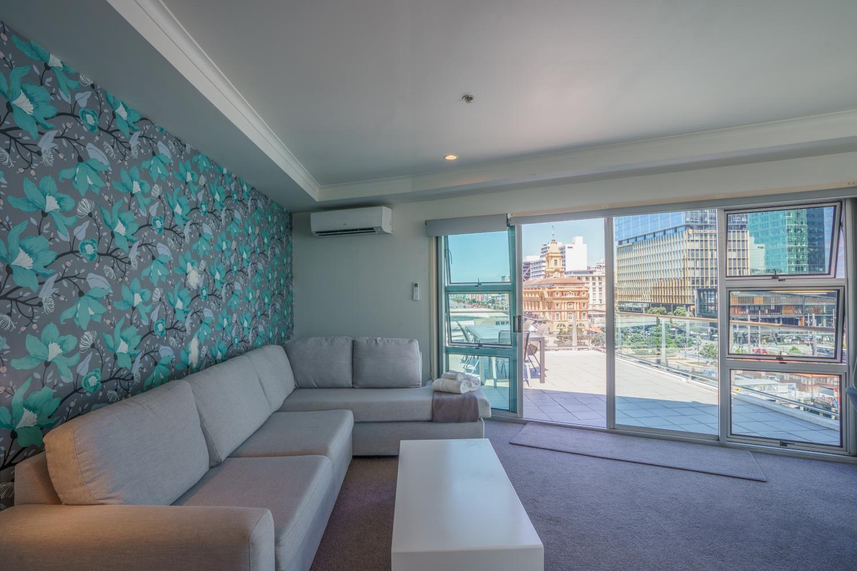 Chic Princes Wharf Studio - City View - Parking view 3