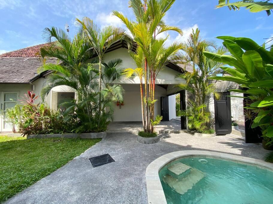 Fabulous Modern 3 br. Villa in Seminyak Large Pool view 2