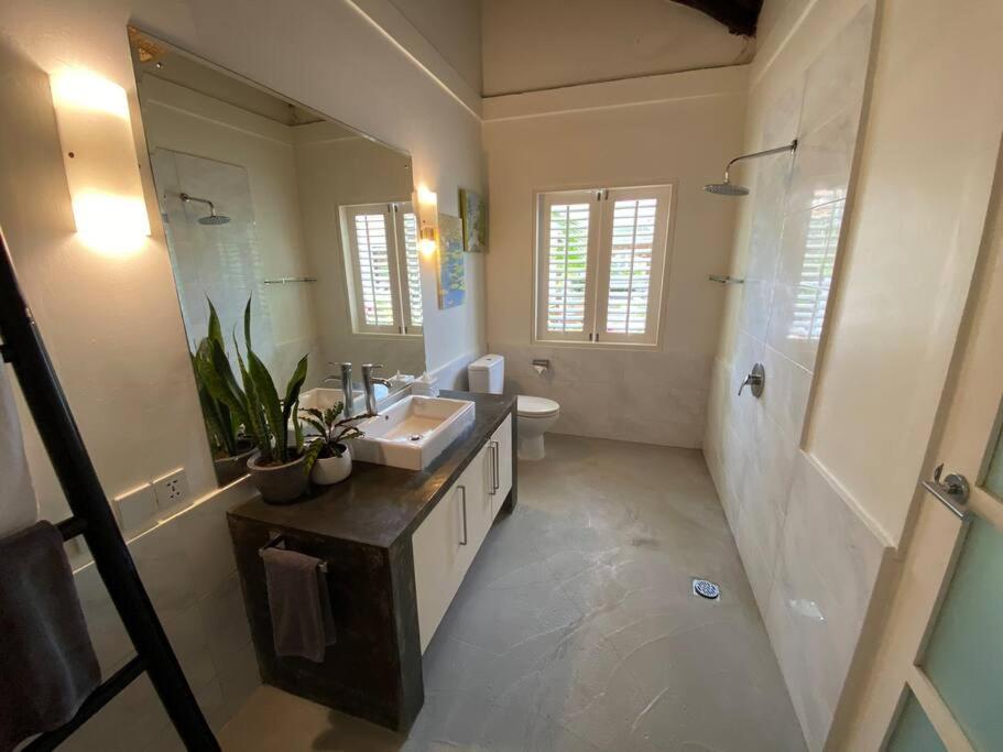 Fabulous Modern 3 br. Villa in Seminyak Large Pool view 4
