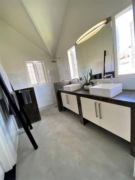 Fabulous Modern 3 br. Villa in Seminyak Large Pool view 5