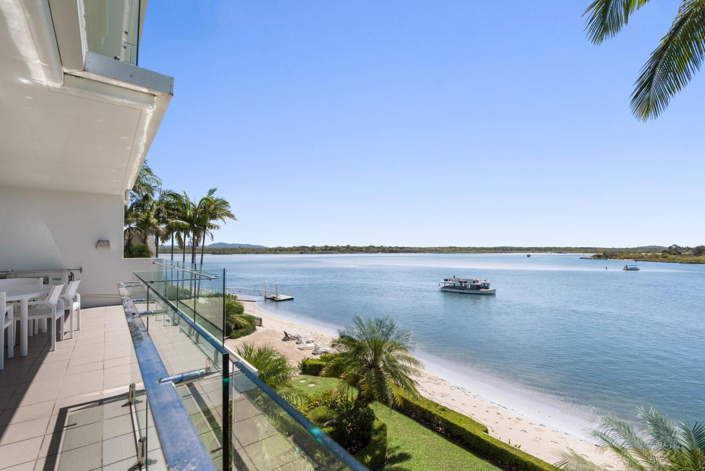 Noosa Quays Waterfront Accomodation