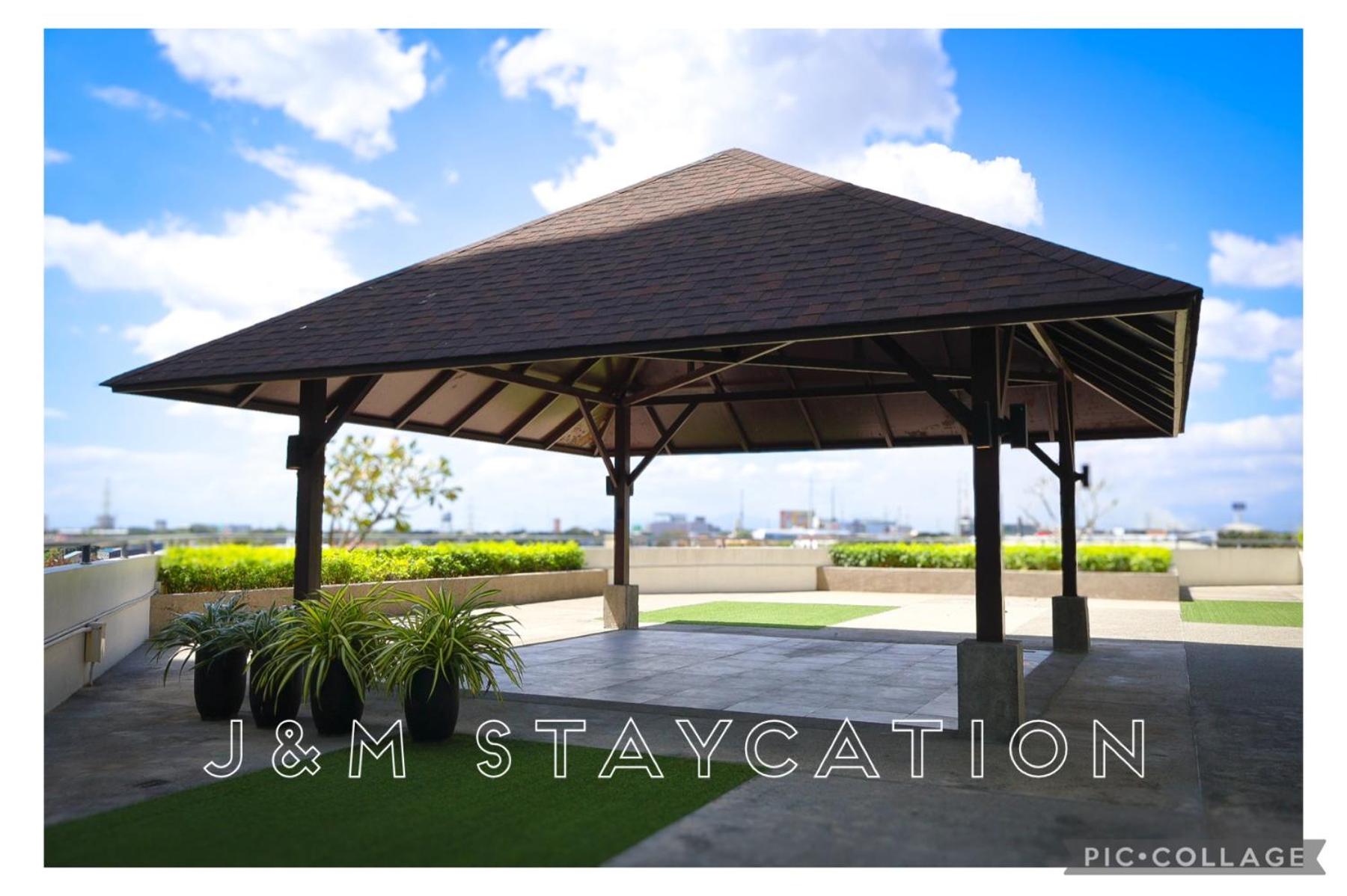 City lights Mt Arayat view Netflix by J&M Staycation Azure North view 4