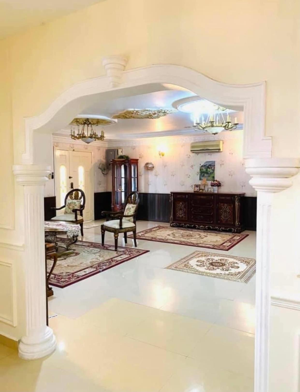 MENAREK GARDEN HOUSE