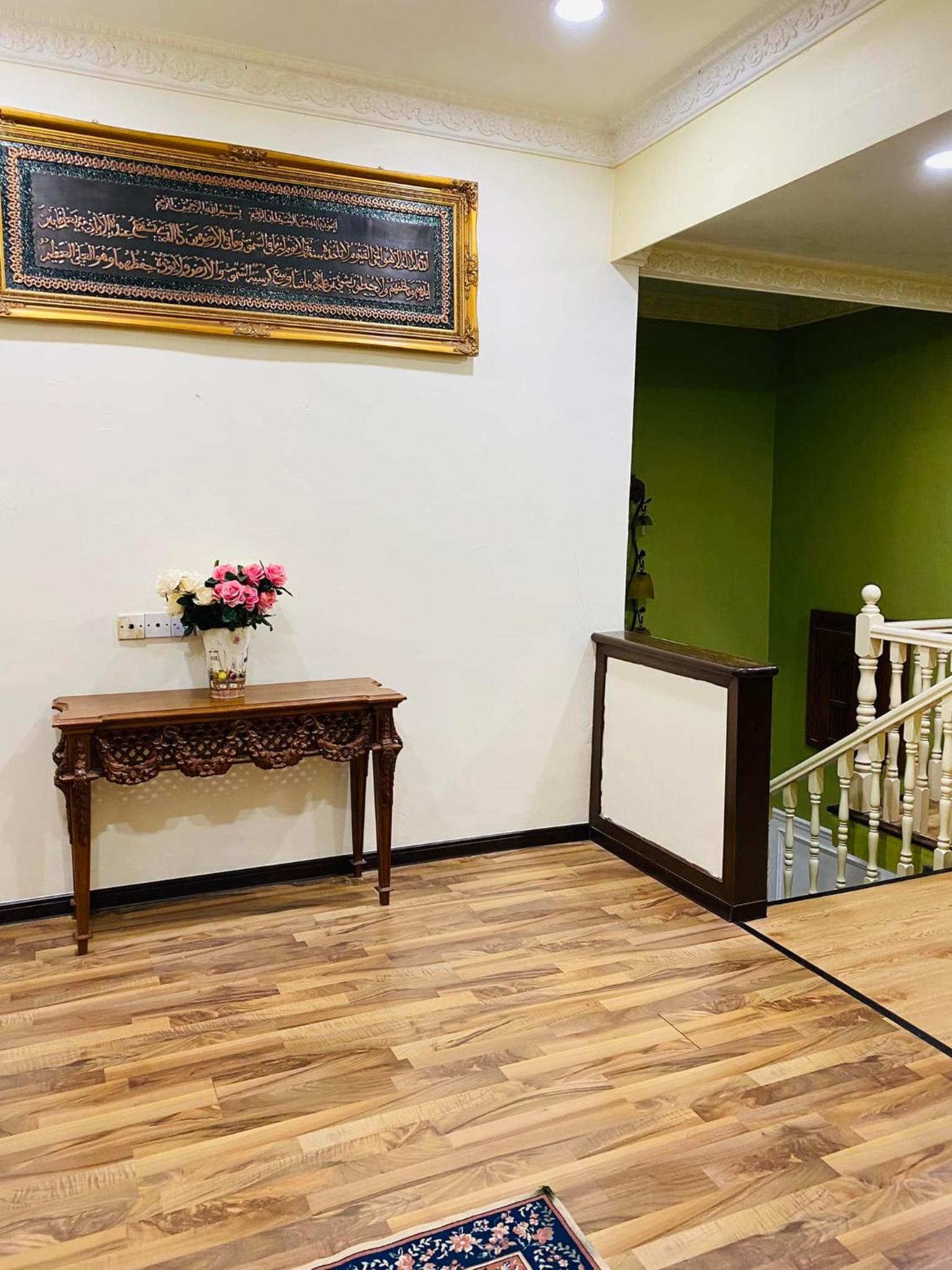 MENAREK GARDEN HOUSE