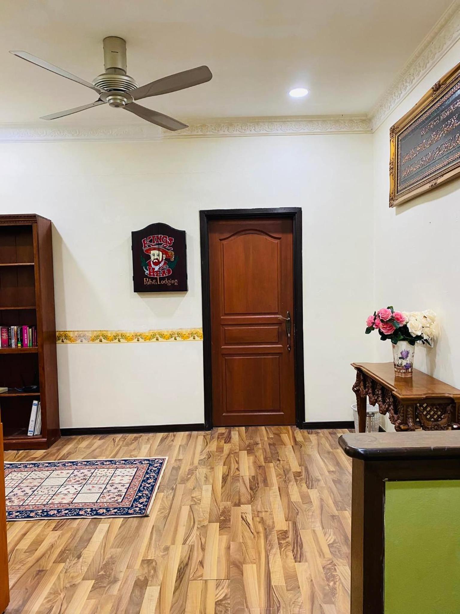 MENAREK GARDEN HOUSE