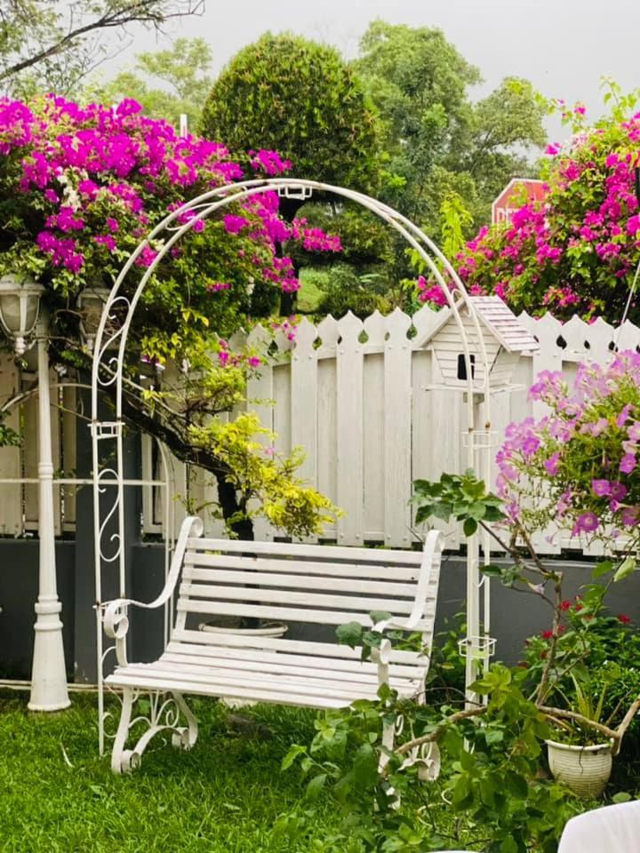 MENAREK GARDEN HOUSE