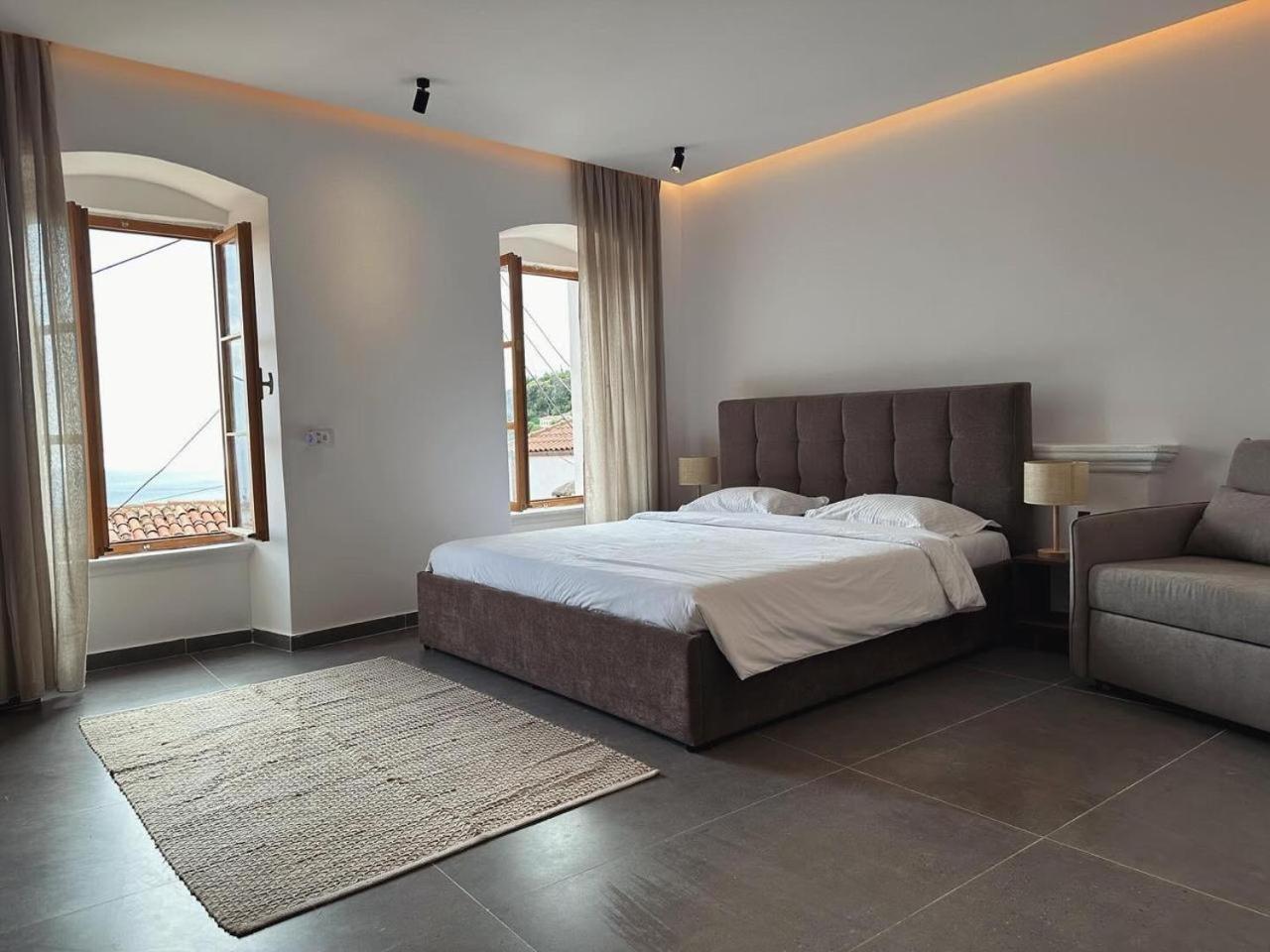 LION'S VILLA