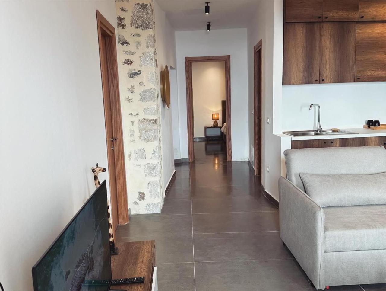 LION'S VILLA