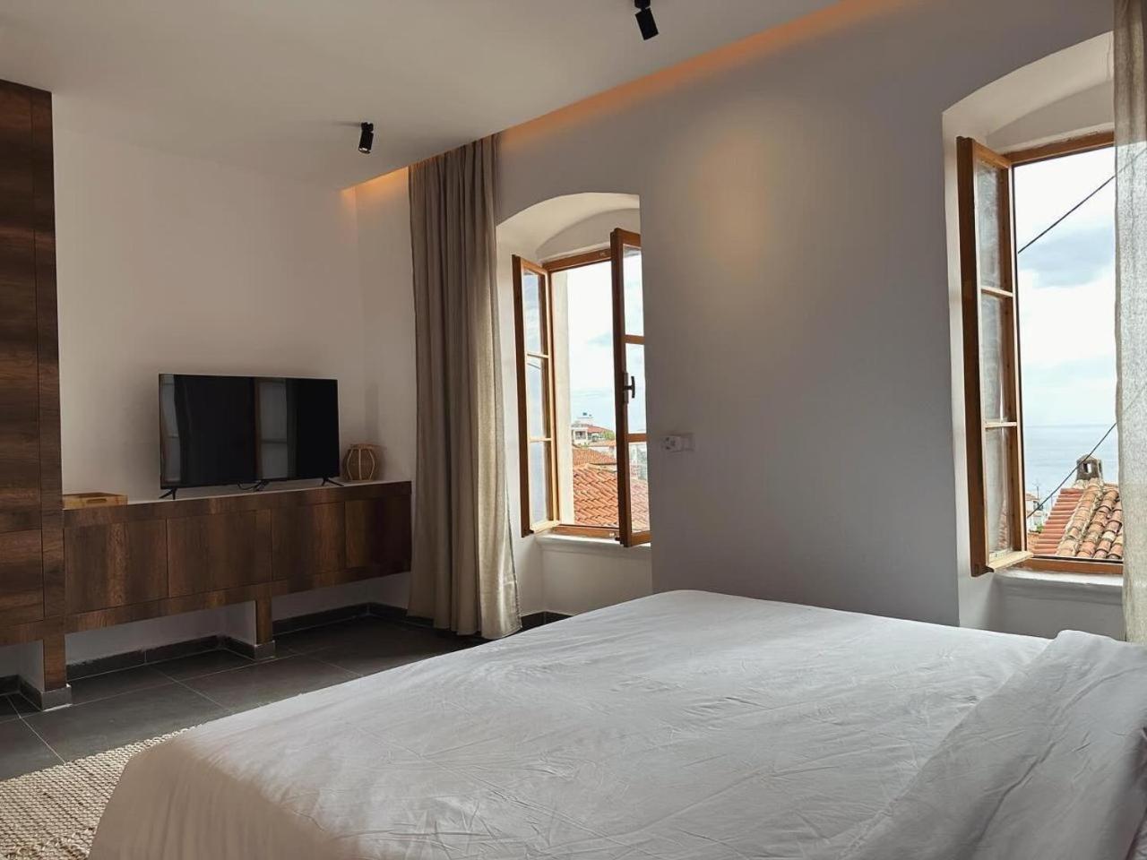 LION'S VILLA