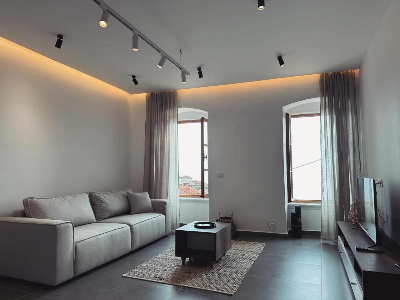 LION'S VILLA