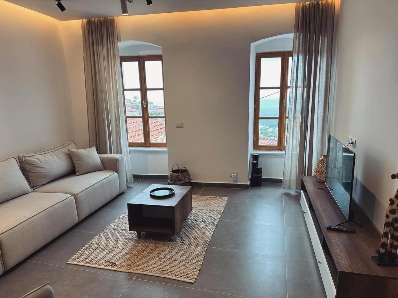 LION'S VILLA