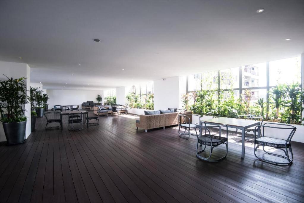 KLSentral/Bangsar/MidValley/6px/Netflix/Balcony