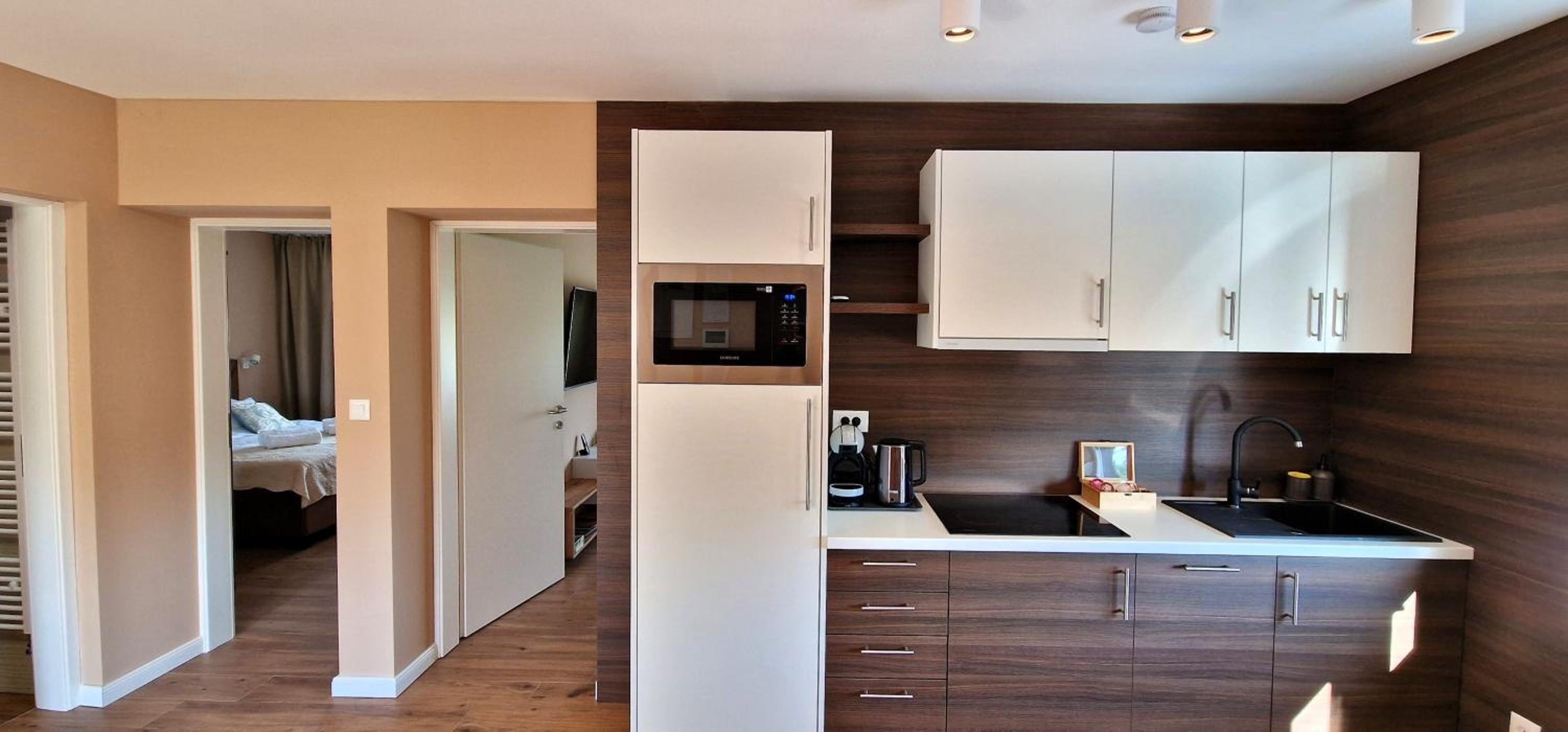 HYDE PARK APARTMENTS