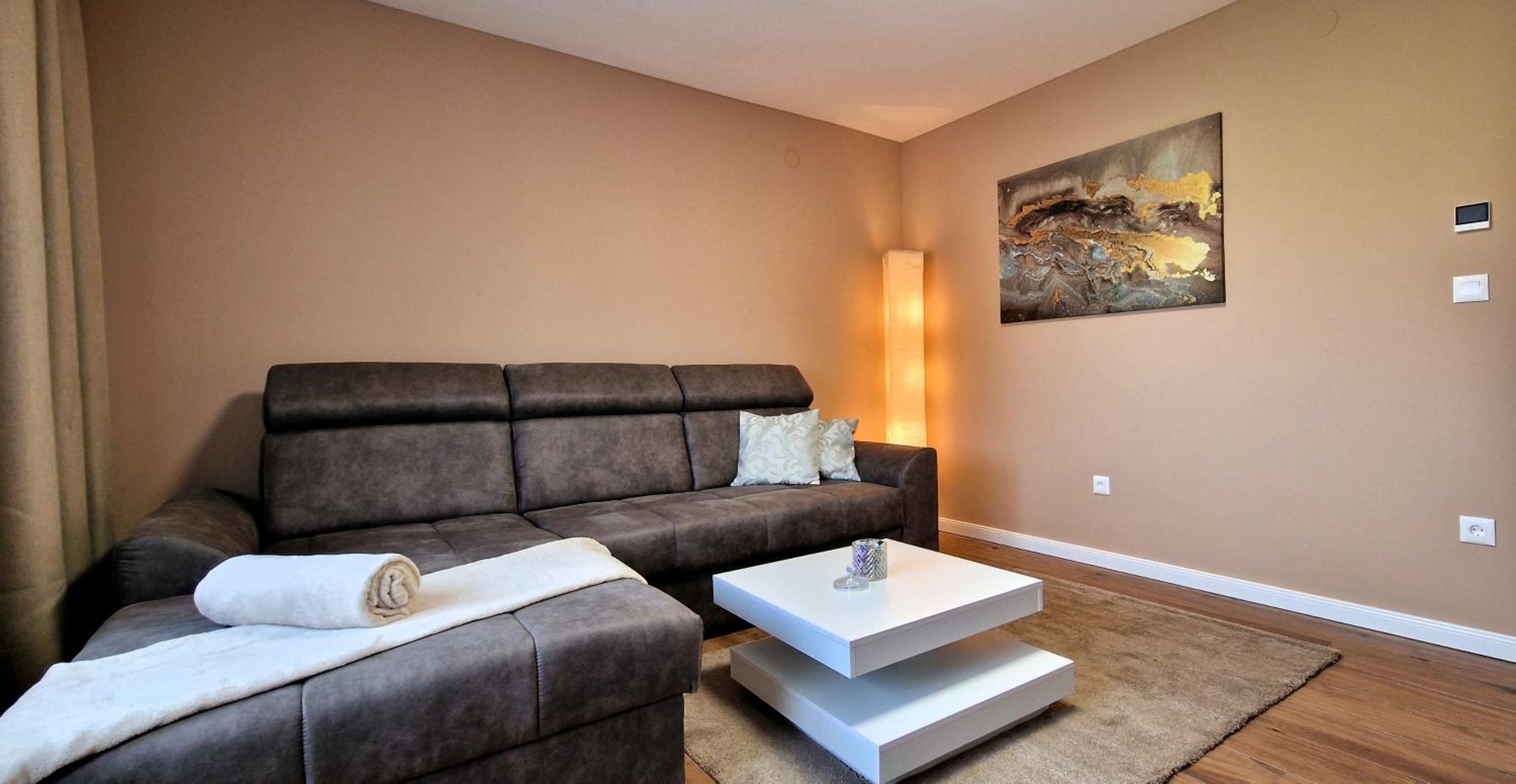 HYDE PARK APARTMENTS