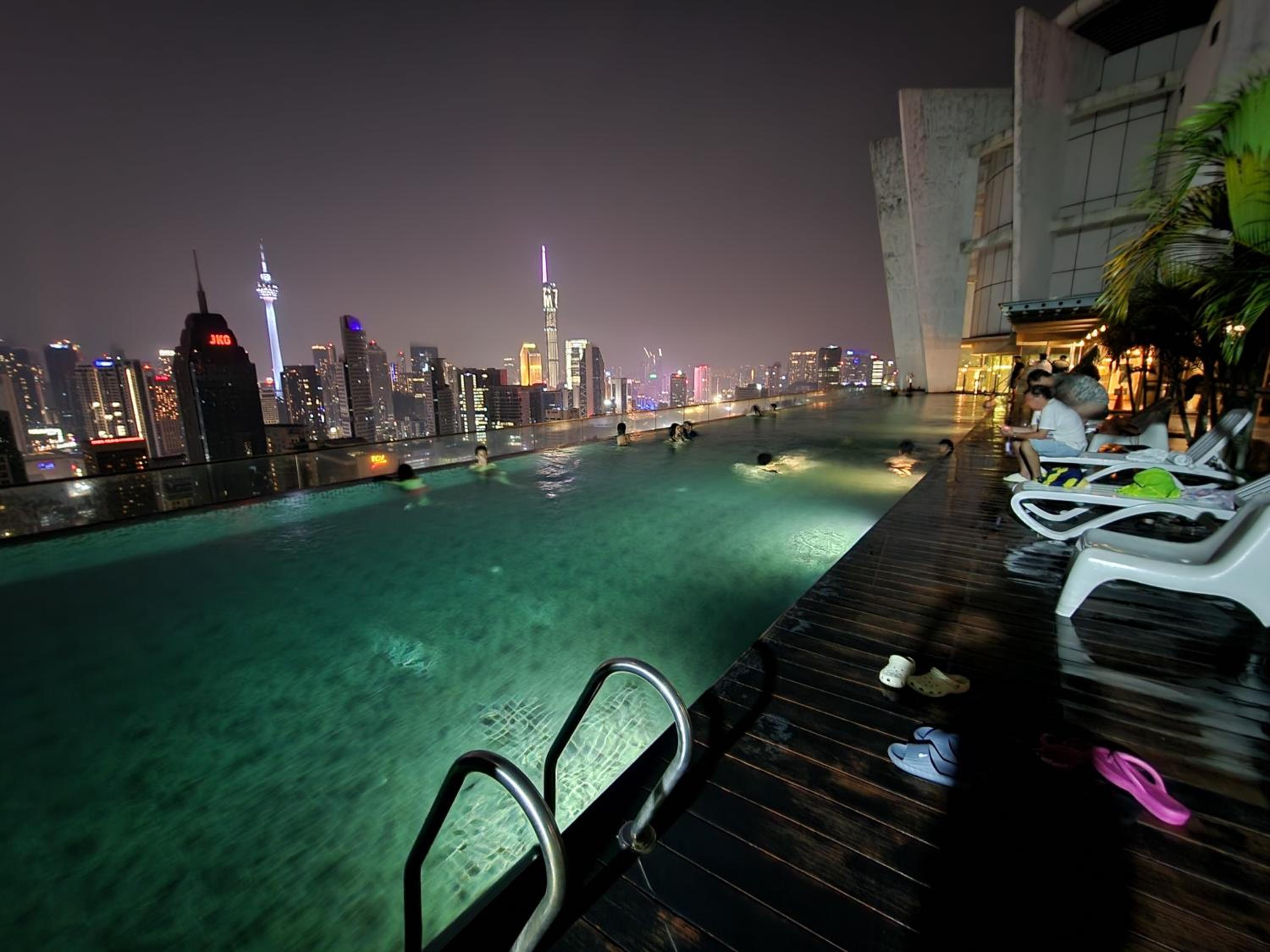 Regalia Serviced Suites KLCC Infinitypool