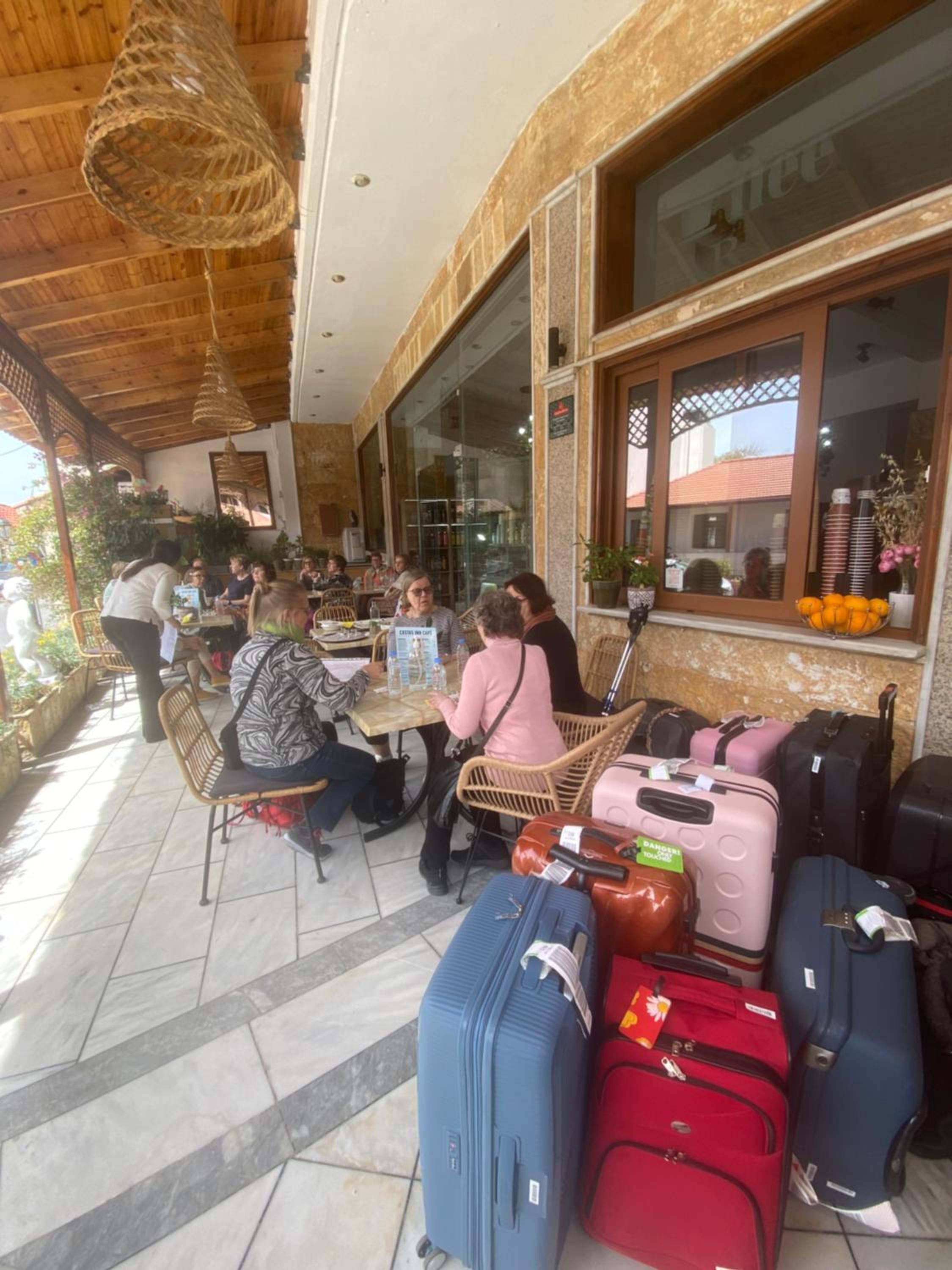 Costas Inn